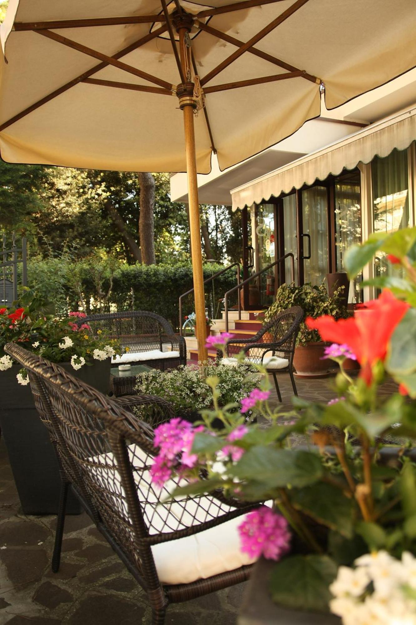 Hotel Santiago Milano Marittima Esterno foto