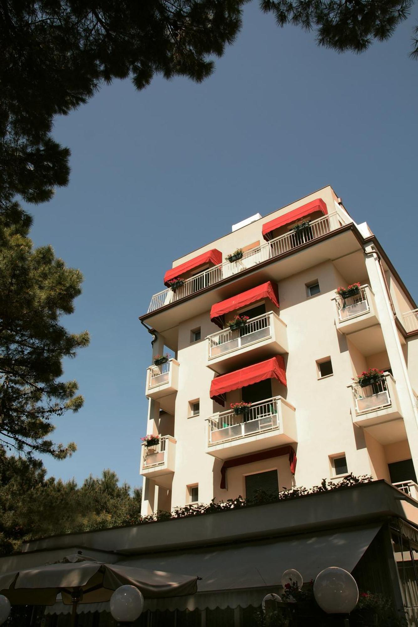 Hotel Santiago Milano Marittima Esterno foto