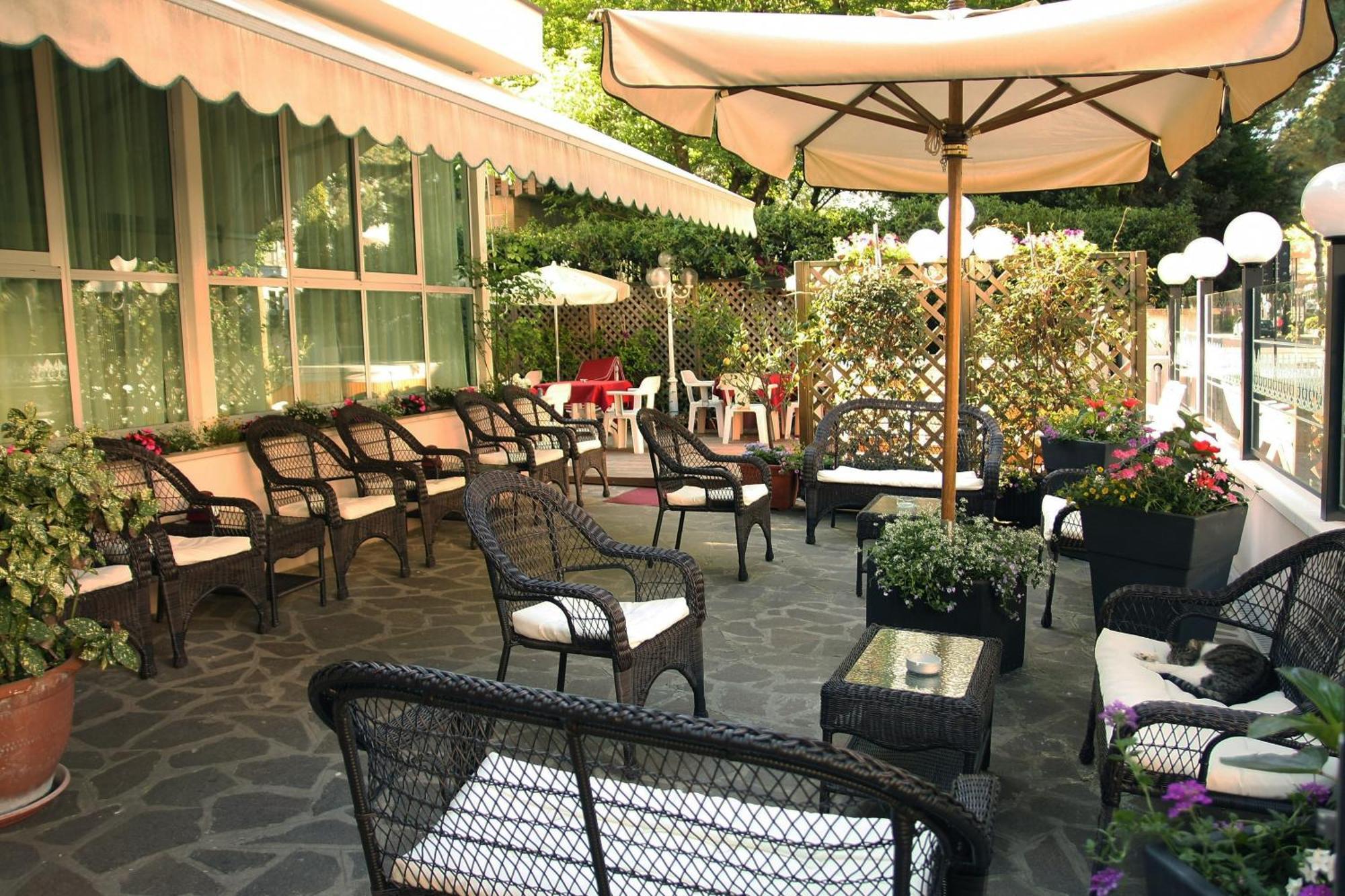 Hotel Santiago Milano Marittima Esterno foto
