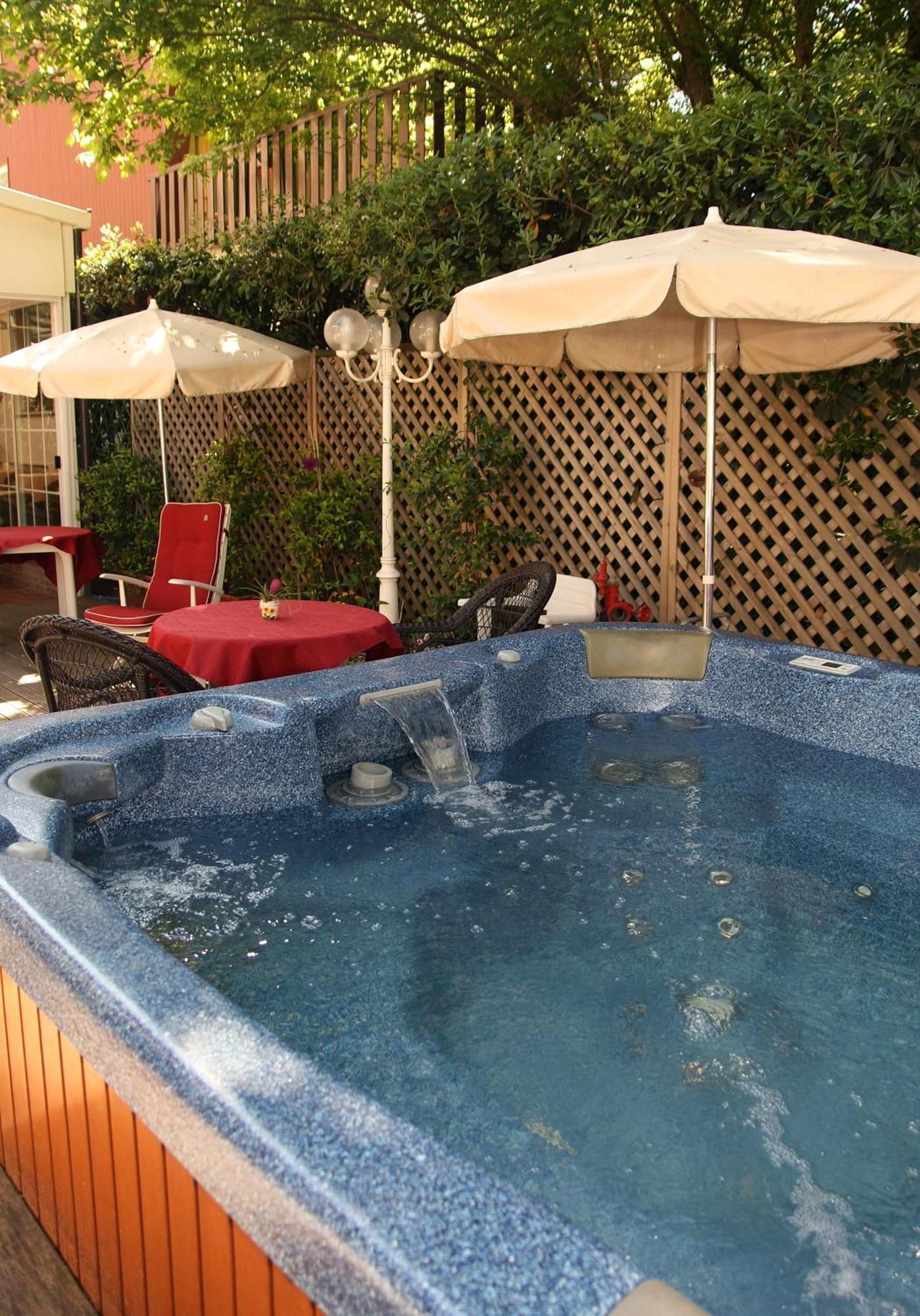 Hotel Santiago Milano Marittima Esterno foto